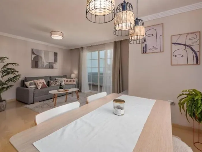 Stylish Spacious Apt, Comfy Pool Prime Location Marbella 0*,  Espanha